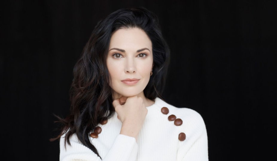 Laura Mennell - Photo 4